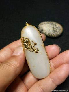 和田玉包金吊坠